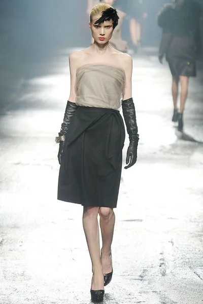 Look 15